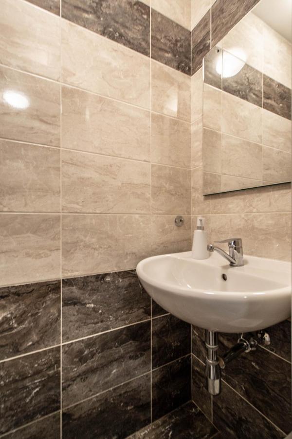 Ruzova Apartment By Ruterra Prague Ngoại thất bức ảnh