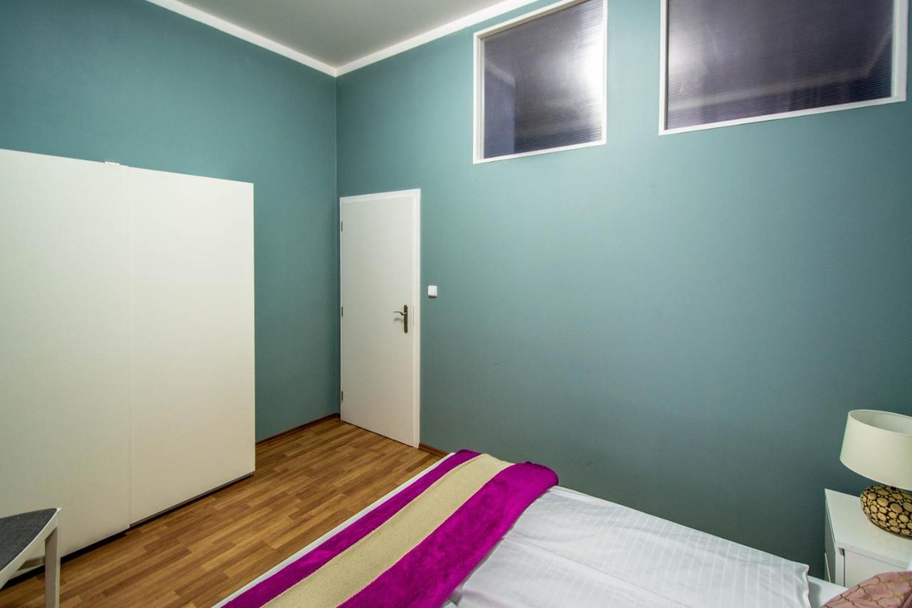 Ruzova Apartment By Ruterra Prague Ngoại thất bức ảnh