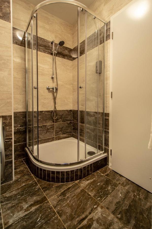 Ruzova Apartment By Ruterra Prague Ngoại thất bức ảnh